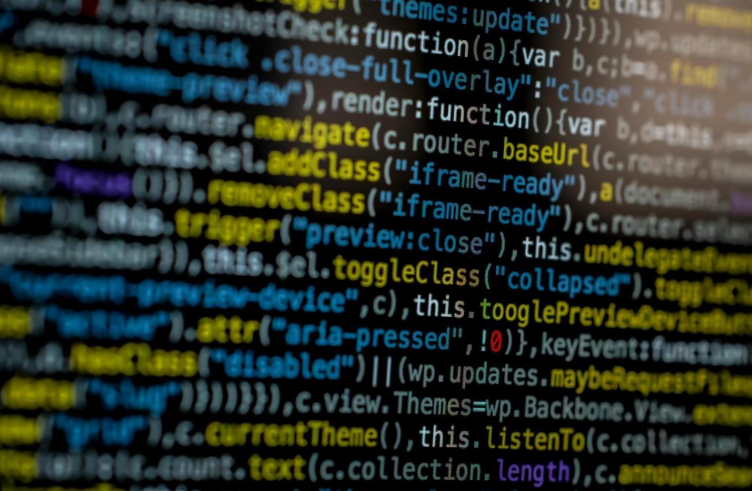 Mācību procesā iesaistīti dalībnieki, kas apgūst programmēšanas loģiku interaktīvā vidē